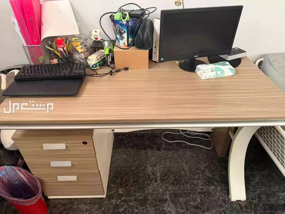 مكتب للبيع خشبي للبيع في الرياض بسعر 450 ريال سعودي