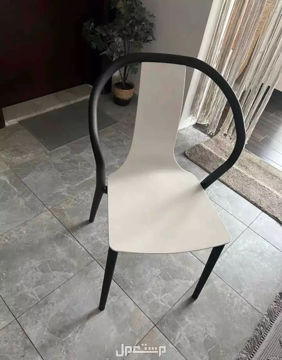 طاولة طعام زجاج 6 اشخاص مع 6 كراسي للبيع