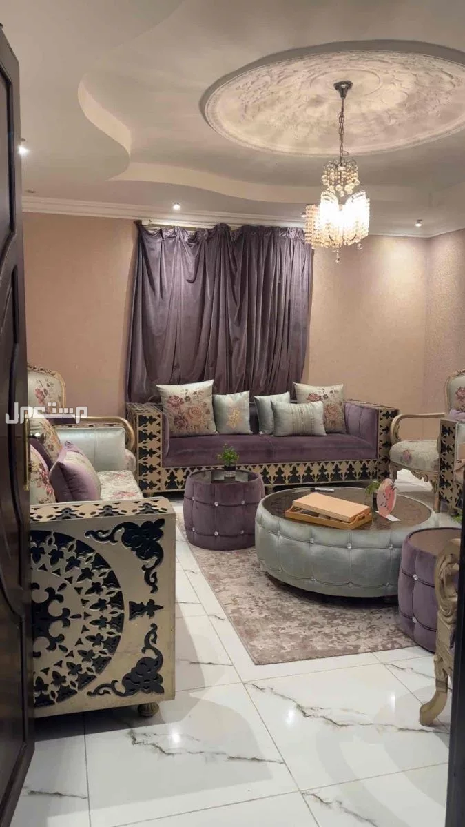 كنب مغربي ثقيل جدا 3قطع كبار 4قطع فردي مع الستارتين ثقيله تتحمل الاتربه وطاوله  الضيافه والسجاده جديده الموقع جازان -التواصل واتس اب الا جاده بسعر 9 آلاف ريال سعودي وقابل لتفاوض