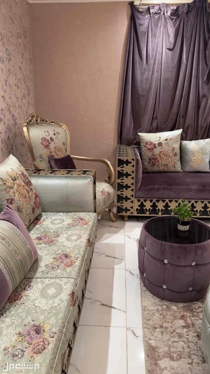 كنب مغربي ثقيل جدا 3قطع كبار 4قطع فردي مع الستارتين ثقيله تتحمل الاتربه وطاوله  الضيافه والسجاده جديده الموقع جازان -التواصل واتس اب الا جاده بسعر 9 آلاف ريال سعودي وقابل لتفاوض