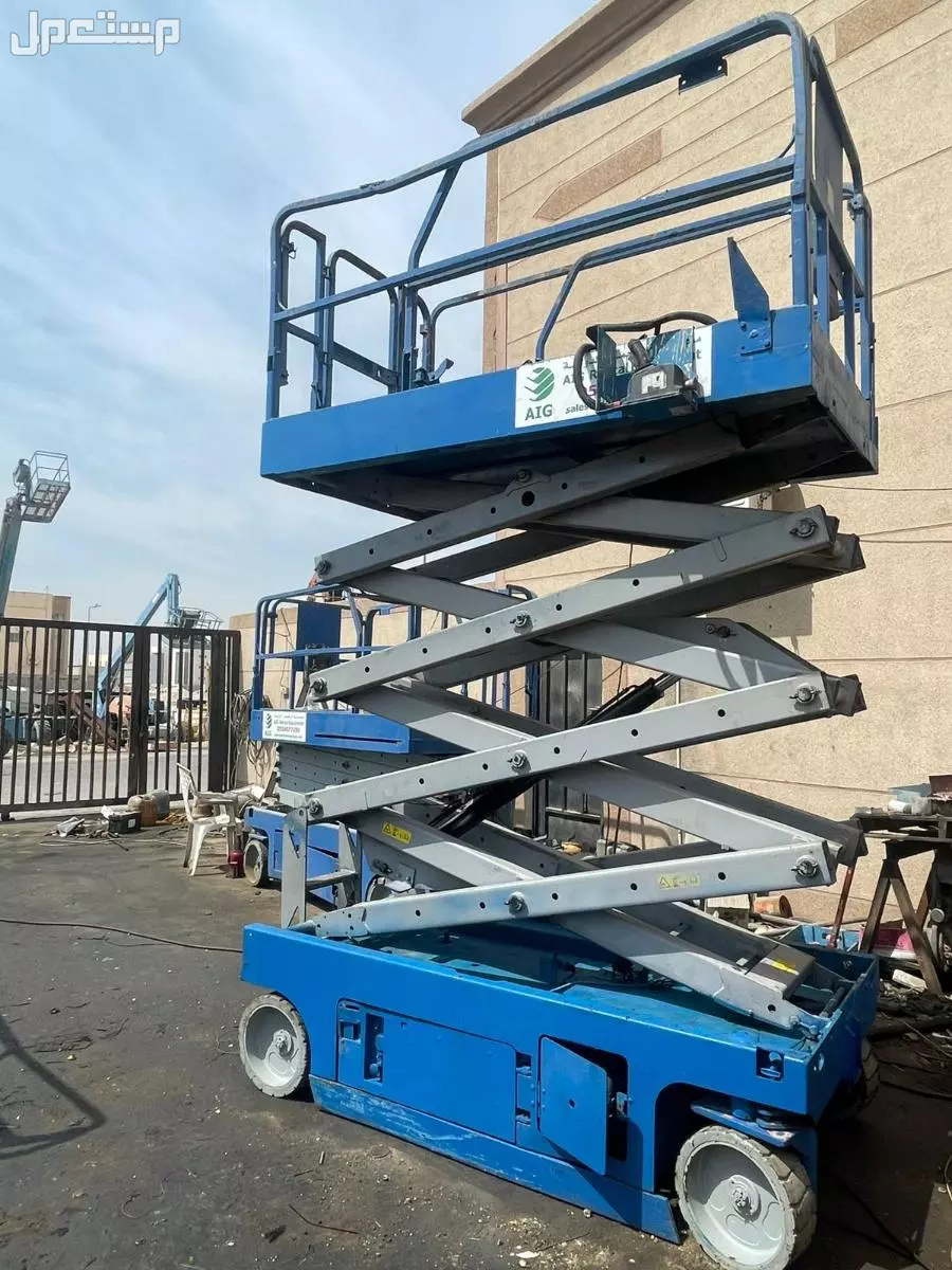 سيزرلفت ومان لفت للايجار Scissorlifts and Manlifts
