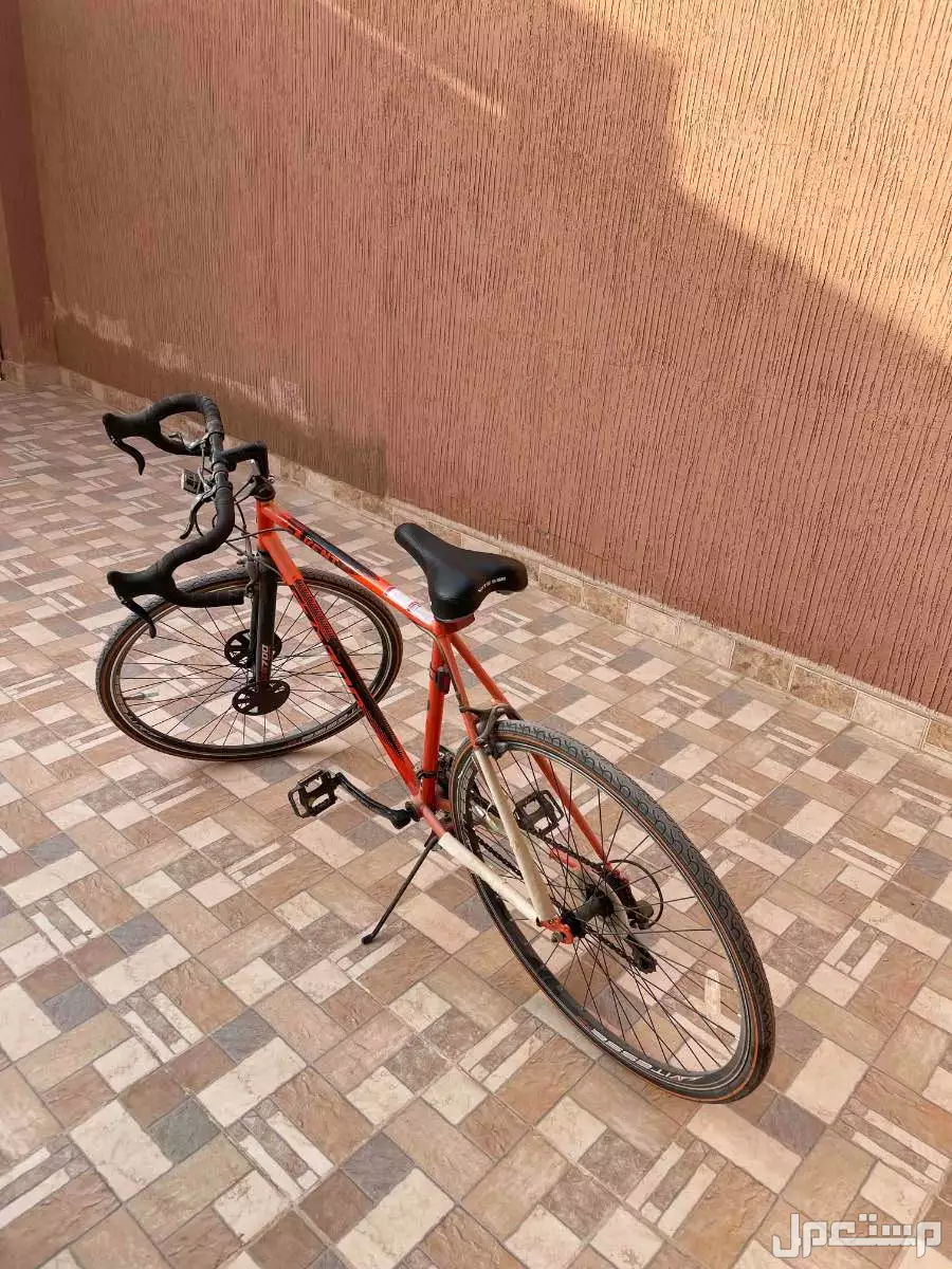 للبيع سيكل مقاس 27 السيكل نضيف و ممتاز جدآ على السوم