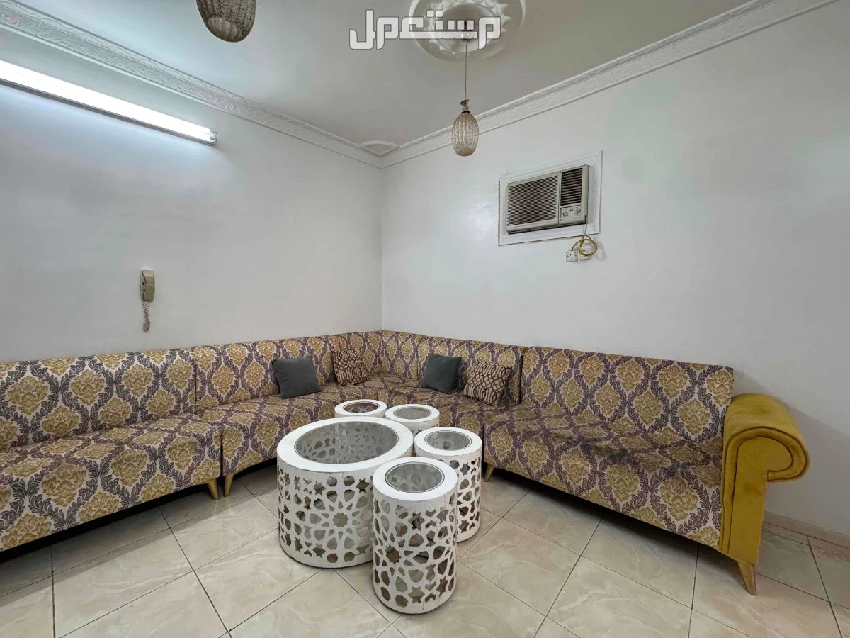 كنب و طقم طاولات و طاولة تلفزيون