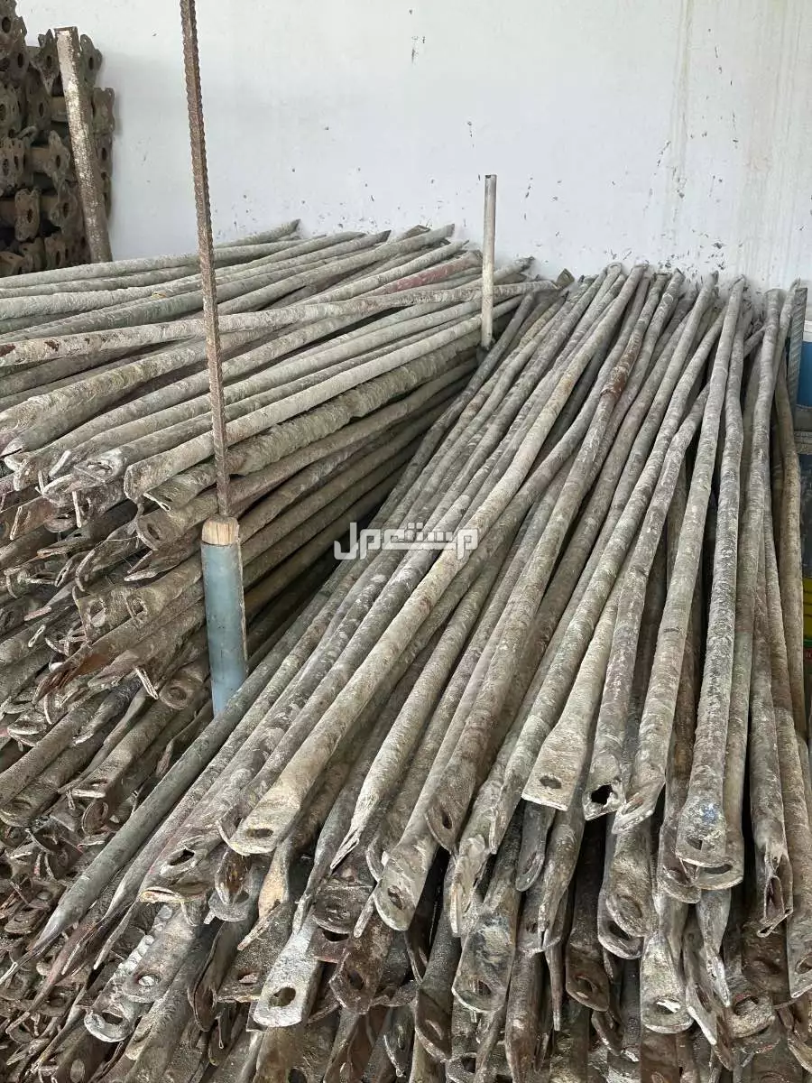 سقالات وجكات وخشب ولوازم محل تأجير السقالات شبه متكامل