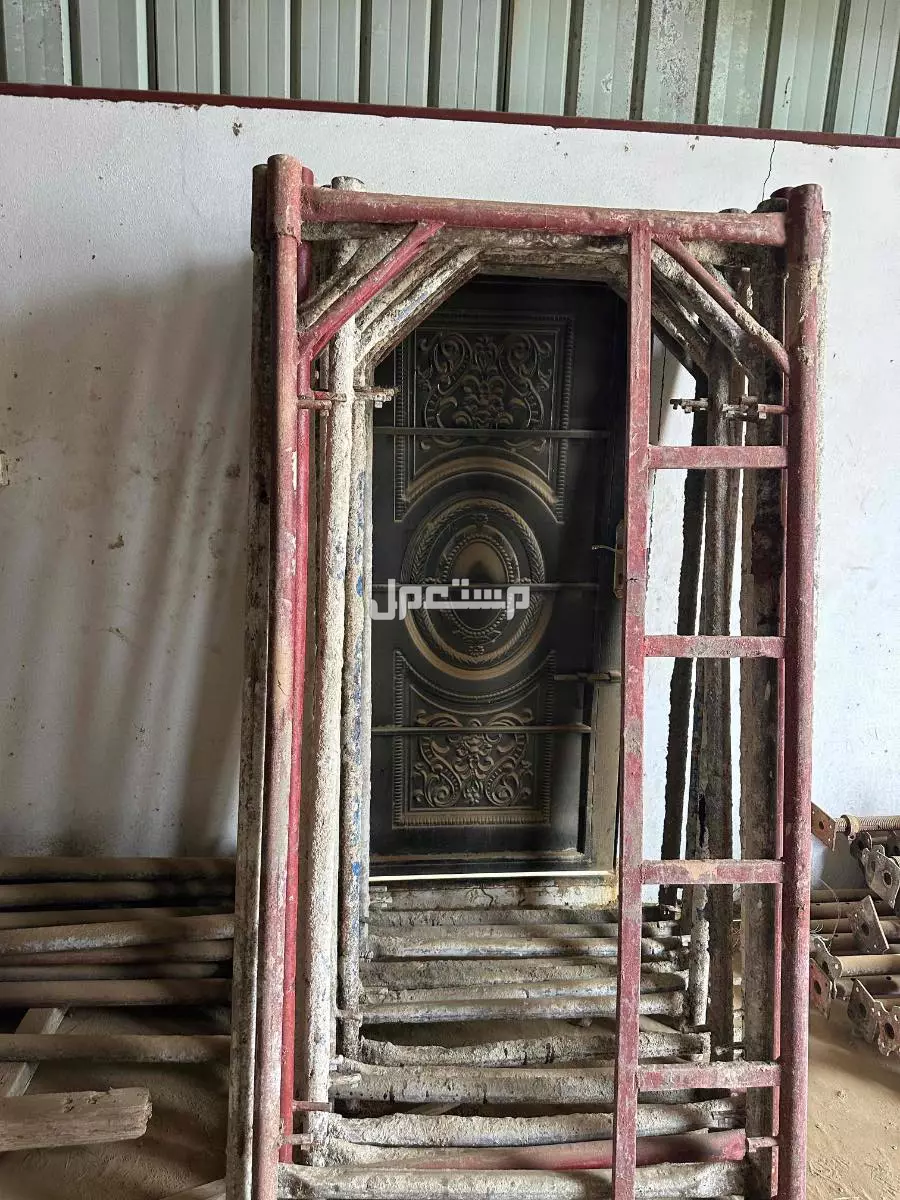 سقالات وجكات وخشب ولوازم محل تأجير السقالات شبه متكامل