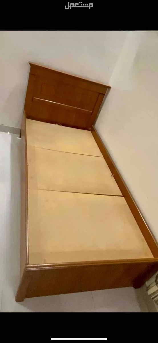 للبيع 4 اسره و ثلاجه و شاشه مكسوره و قطعتين جلسه ارضيه في مكه المكرمه