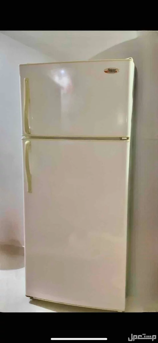 للبيع 4 اسره و ثلاجه و شاشه مكسوره و قطعتين جلسه ارضيه في مكه المكرمه