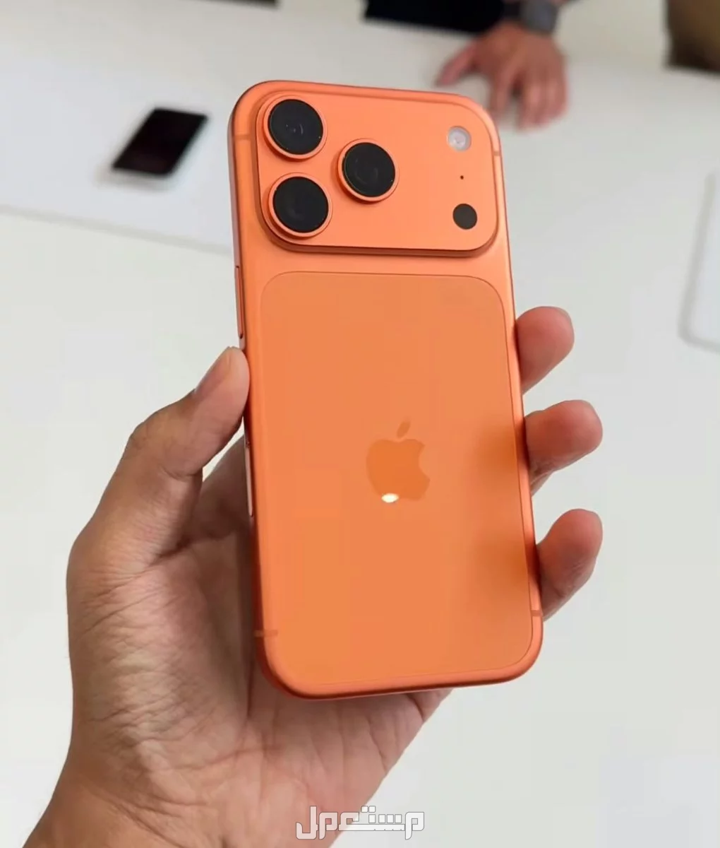 مواصفات وأسعار ايفون 17 برو ماكس والفرق بينه وبين iphone 17 pro.. فيديو وصور صور ايفون 17 برو max