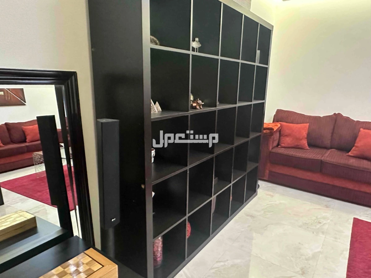 طقم كنب مجلس صالة 8 أشخاص مع ملحقاته بوفيه رفوف و طاولات في الرياض