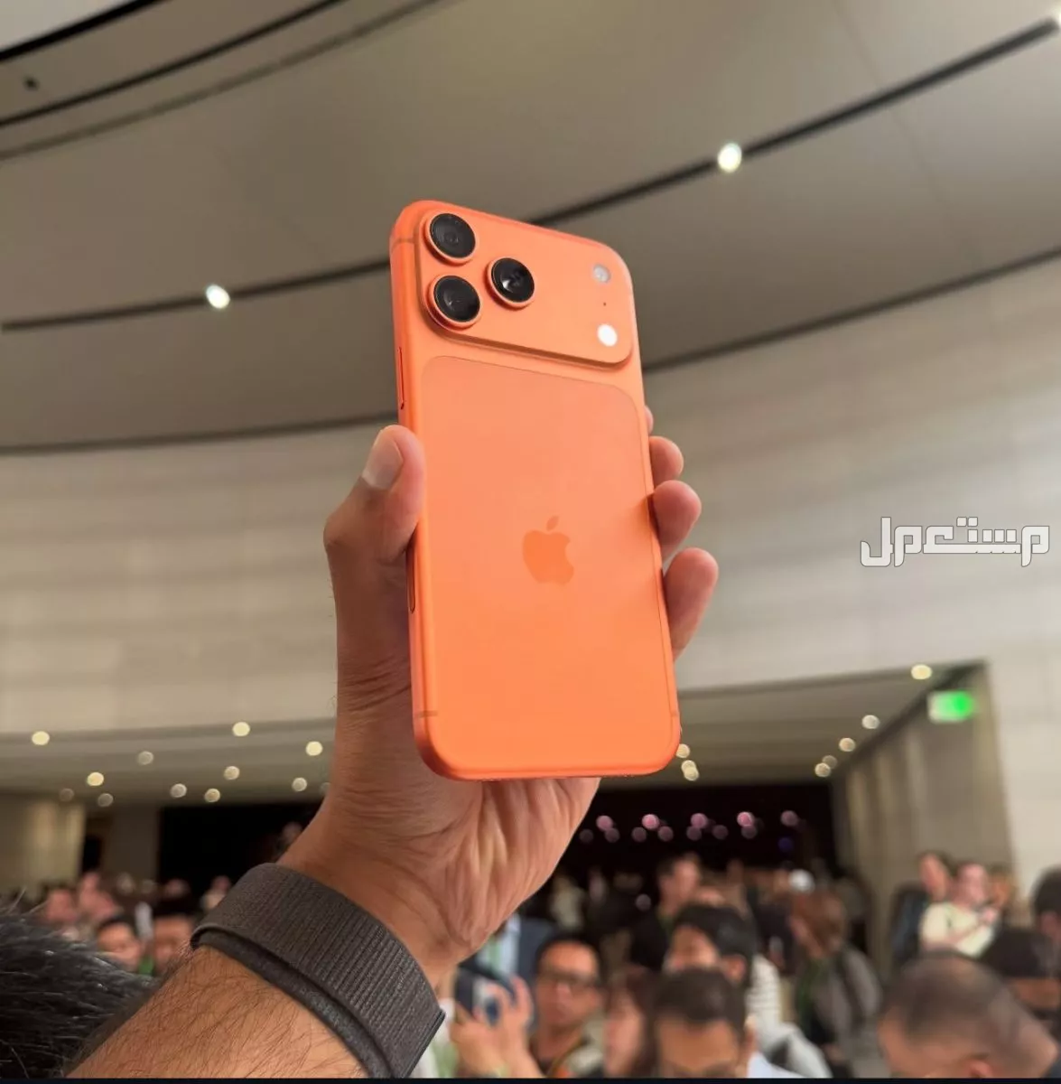 قائمة هواتف ايفون المدعومة من آي أو إس 26 والمستبعدة مميزات iOS 26