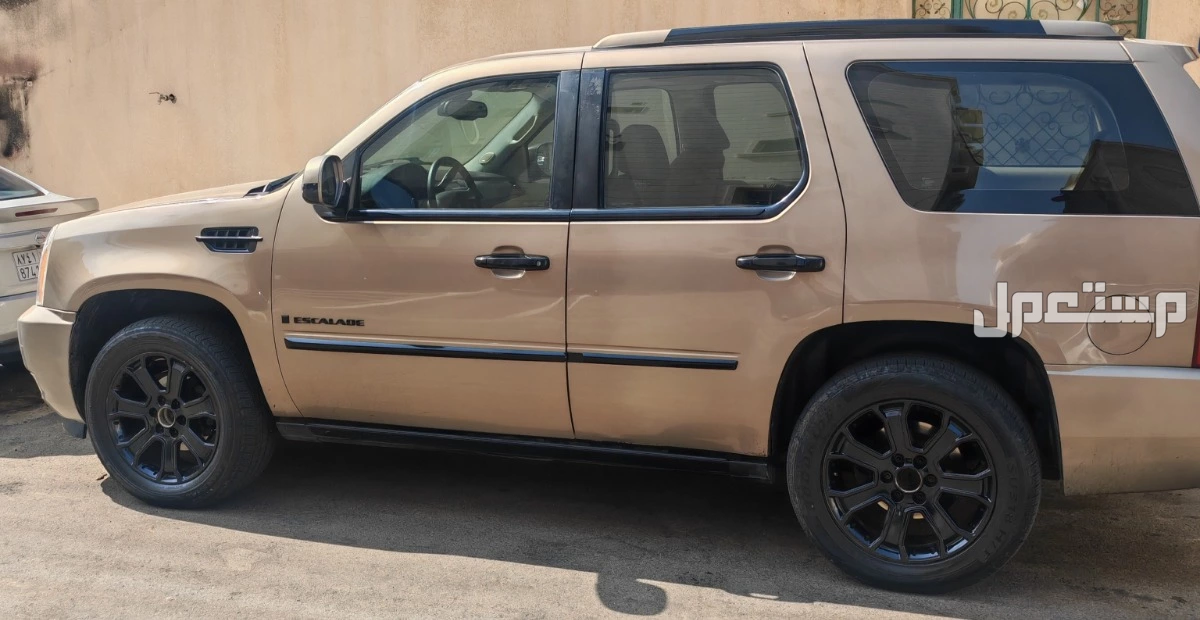 كاديلاك اسكاليد 2007 مستعملة للبيع في جدة بسعر 25 ألف ريال سعودي