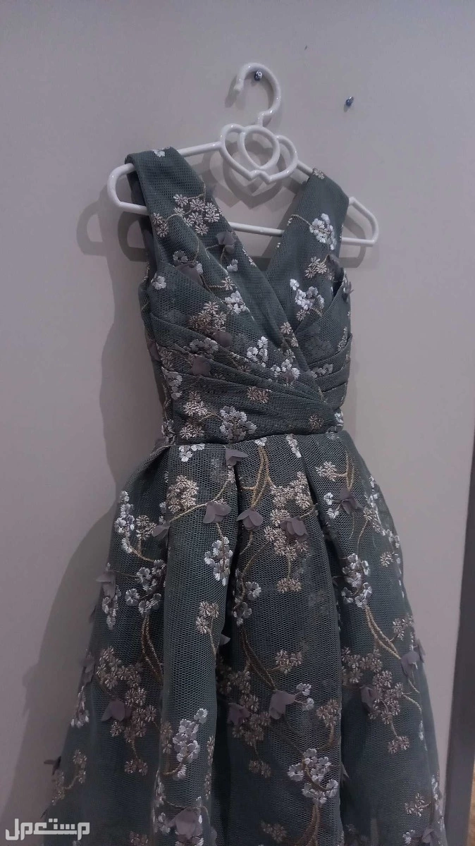 جده فستان بنات سعر 200 قابل للتفاوض فستان بنات سمول