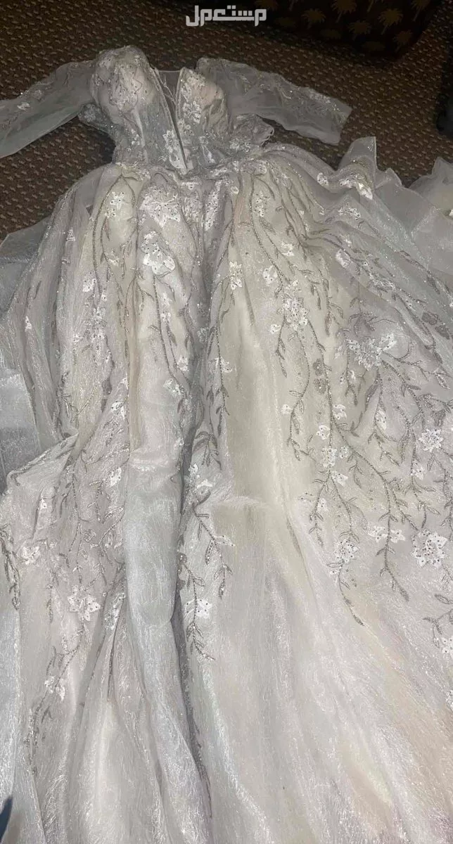 فستان زفاف اللون اوف وايت لم يلبس الامره واحده والمقاس لارج