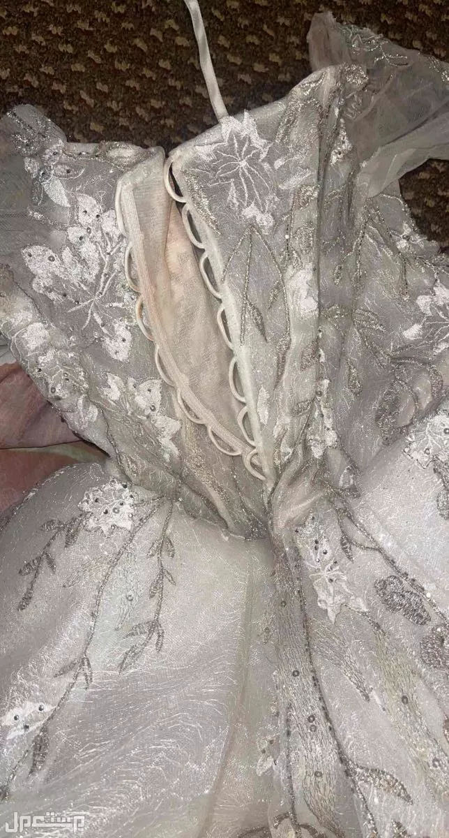 فستان زفاف اللون اوف وايت لم يلبس الامره واحده والمقاس لارج