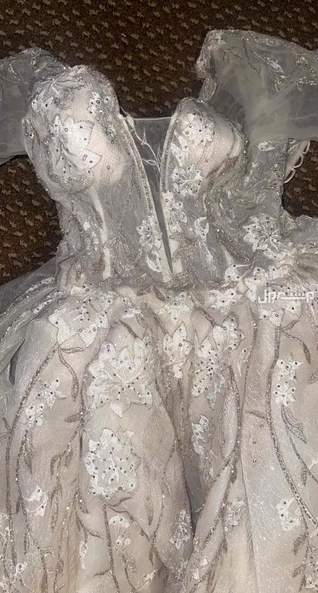 فستان زفاف اللون اوف وايت لم يلبس الامره واحده والمقاس لارج