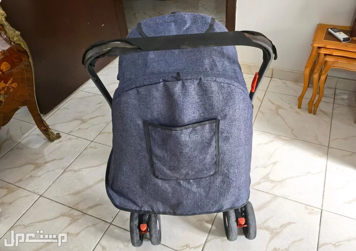 سرير اطفال شبه جديد نظيف جدا وكرسي طعام استخدم ابدا ودراجه وعربيه  للبيع بدواعي السفر