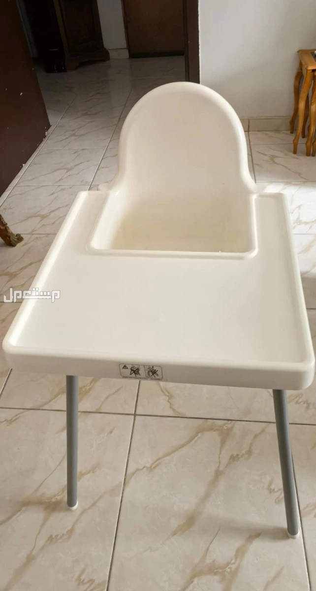 سرير اطفال شبه جديد نظيف جدا وكرسي طعام استخدم ابدا ودراجه وعربيه  للبيع بدواعي السفر