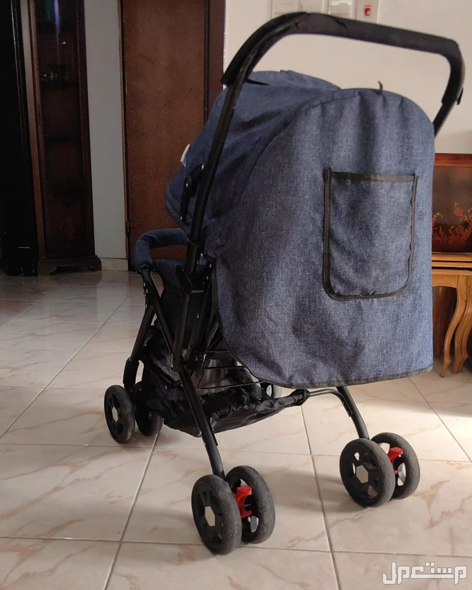 سرير اطفال شبه جديد نظيف جدا وكرسي طعام استخدم ابدا ودراجه وعربيه  للبيع بدواعي السفر