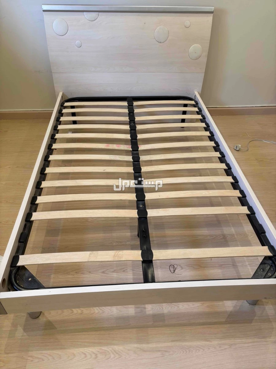 سرير من شركة أبيات للبيع  في أبهــــا بسعر 500 ريال سعودي