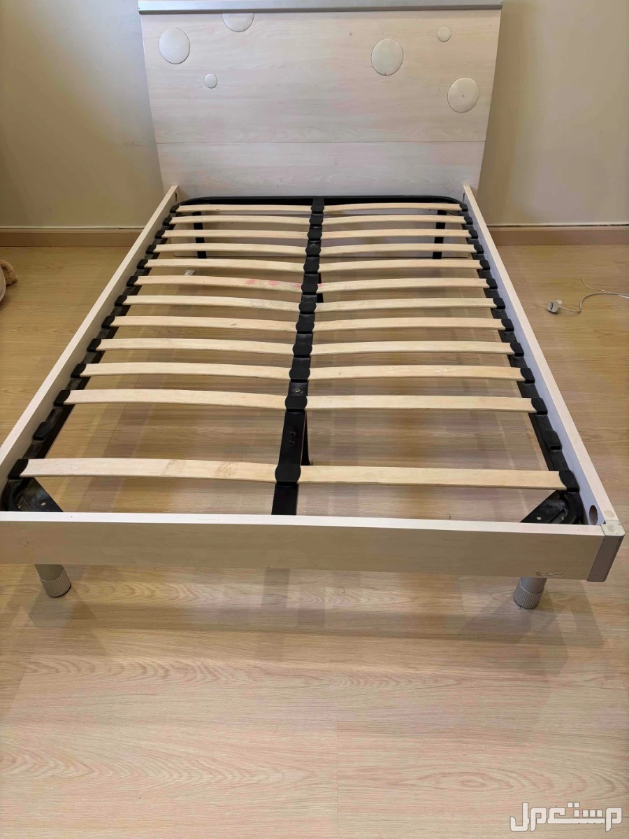 سرير من شركة أبيات للبيع  في أبهــــا بسعر 500 ريال سعودي