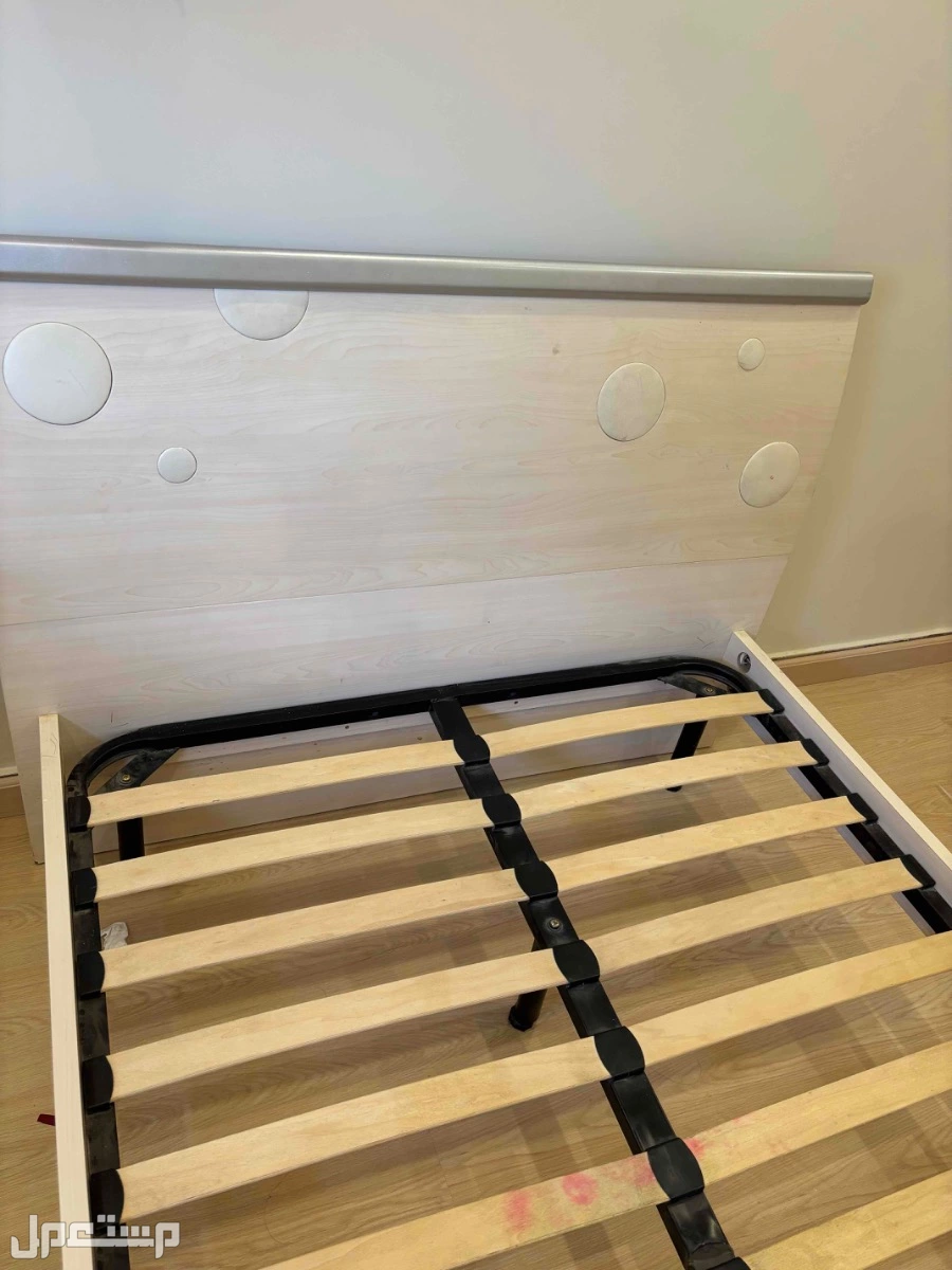 سرير من شركة أبيات للبيع  في أبهــــا بسعر 500 ريال سعودي
