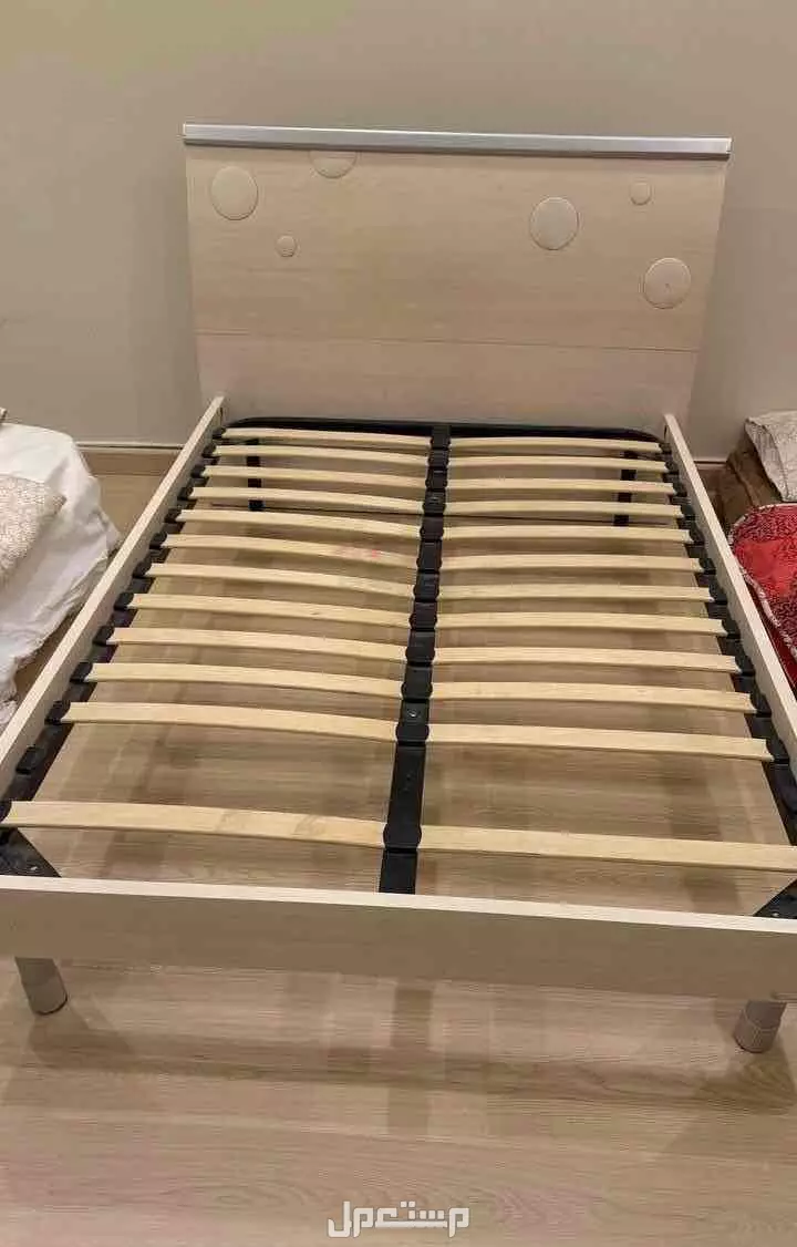 سرير من شركة أبيات للبيع  في أبهــــا بسعر 500 ريال سعودي