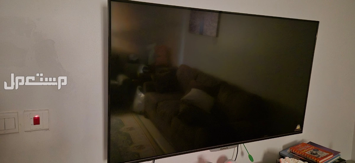 شاشة تلفزيون 65 بوصه صورة واضحه و صوت عالي لا يوجد معاها ريموت في جدة بسعر 500 ريال سعودي