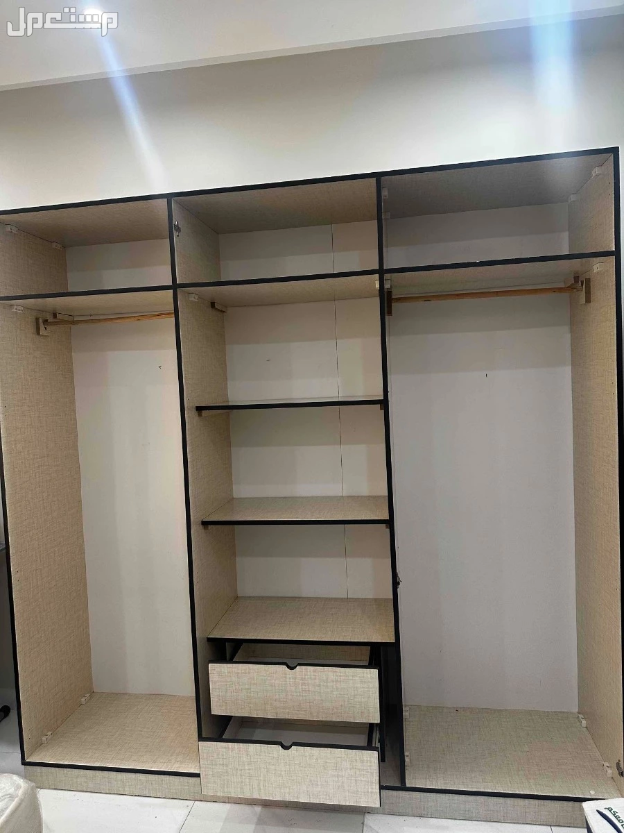 دولاب ملابس وتسريحه و طاولة تلفاز