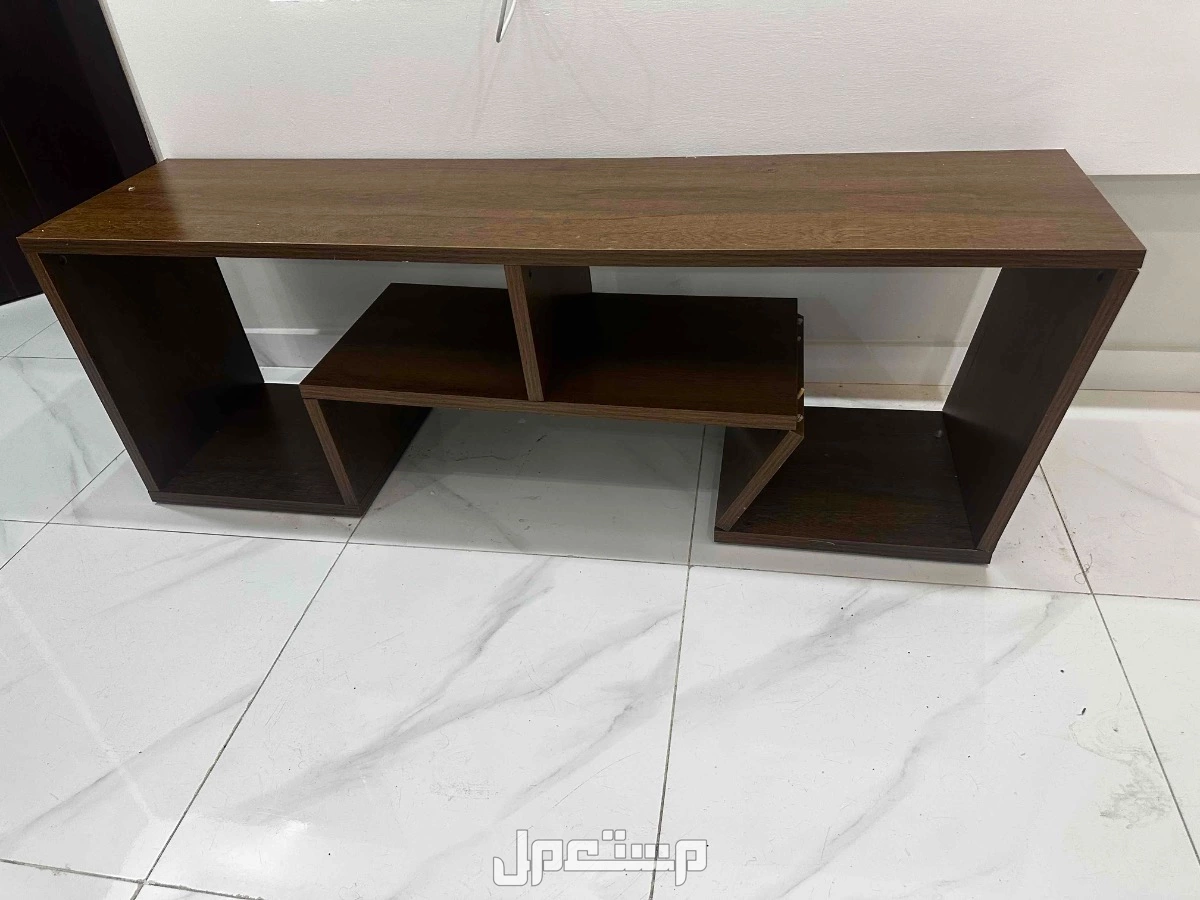 دولاب ملابس وتسريحه و طاولة تلفاز