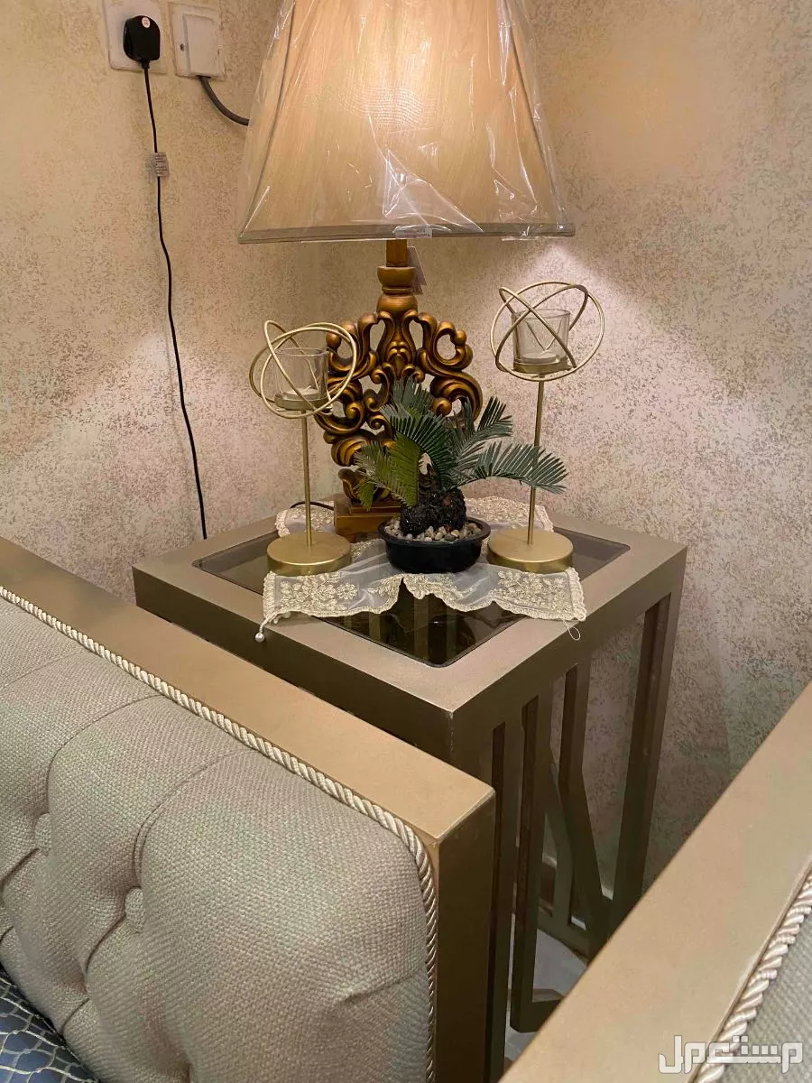 كنب نظيف وفخم مع طاولات في جدة 3500