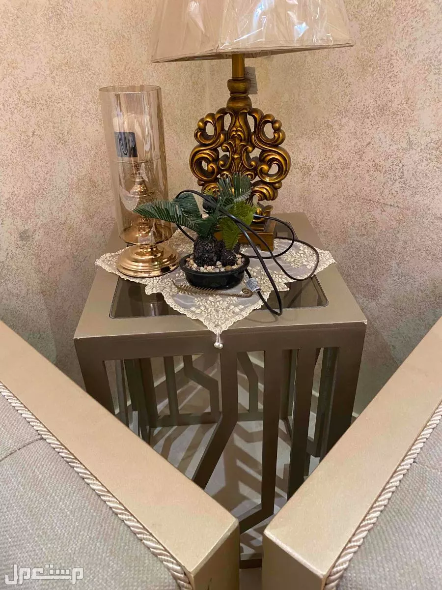 كنب نظيف وفخم مع طاولات في جدة 3500