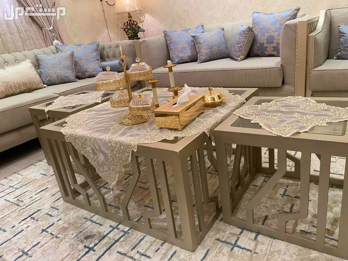 كنب نظيف وفخم مع طاولات في جدة 3500