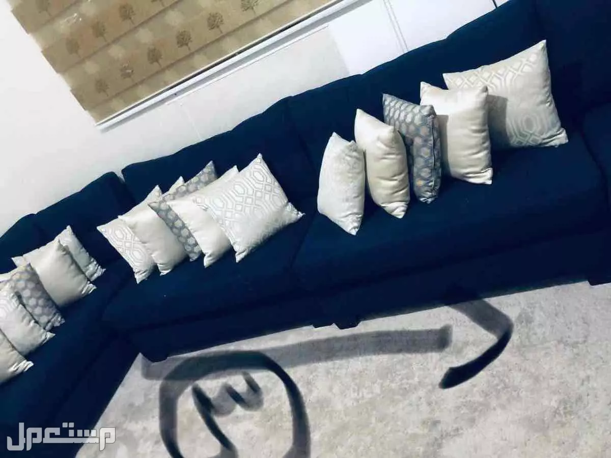 كنب زاوية شبه جديد حرف L – لون كحلي – 5 قطع + مخدات – الموقع: [جده - حي الخمره ] للتواصل 0535176627