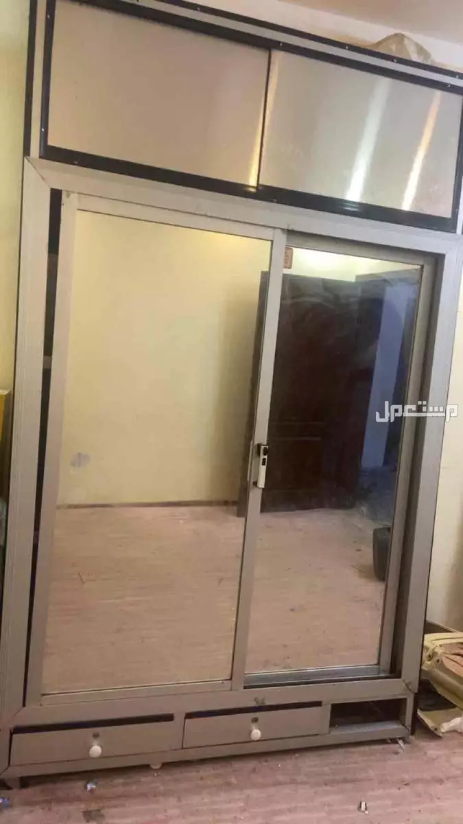 دولاب المنيوم مستعمل ونظيف للبيع بسعر 500 ريال