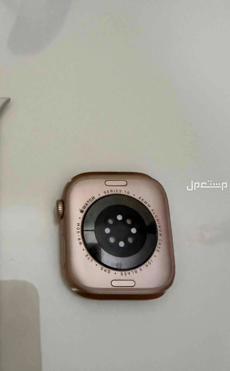 ساعة ابل واتش اصدار 10 بسعر 1400 ريال مستعمل نظيف