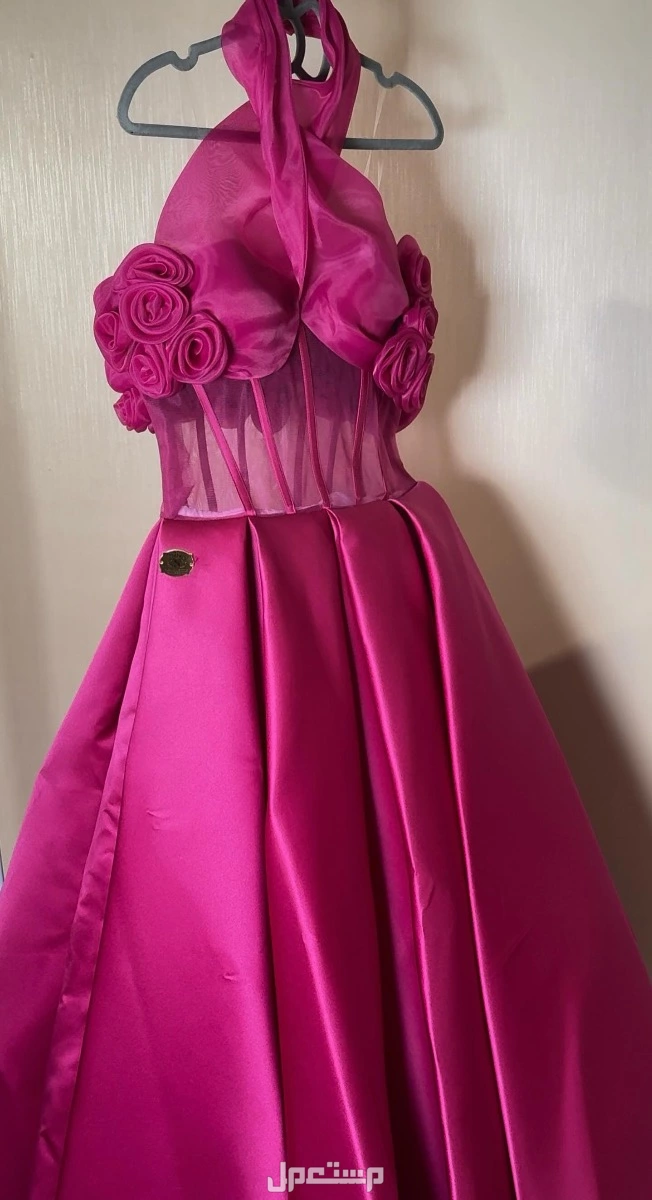 فستان من مصممه في جدة بسعر 900 ريال سعودي