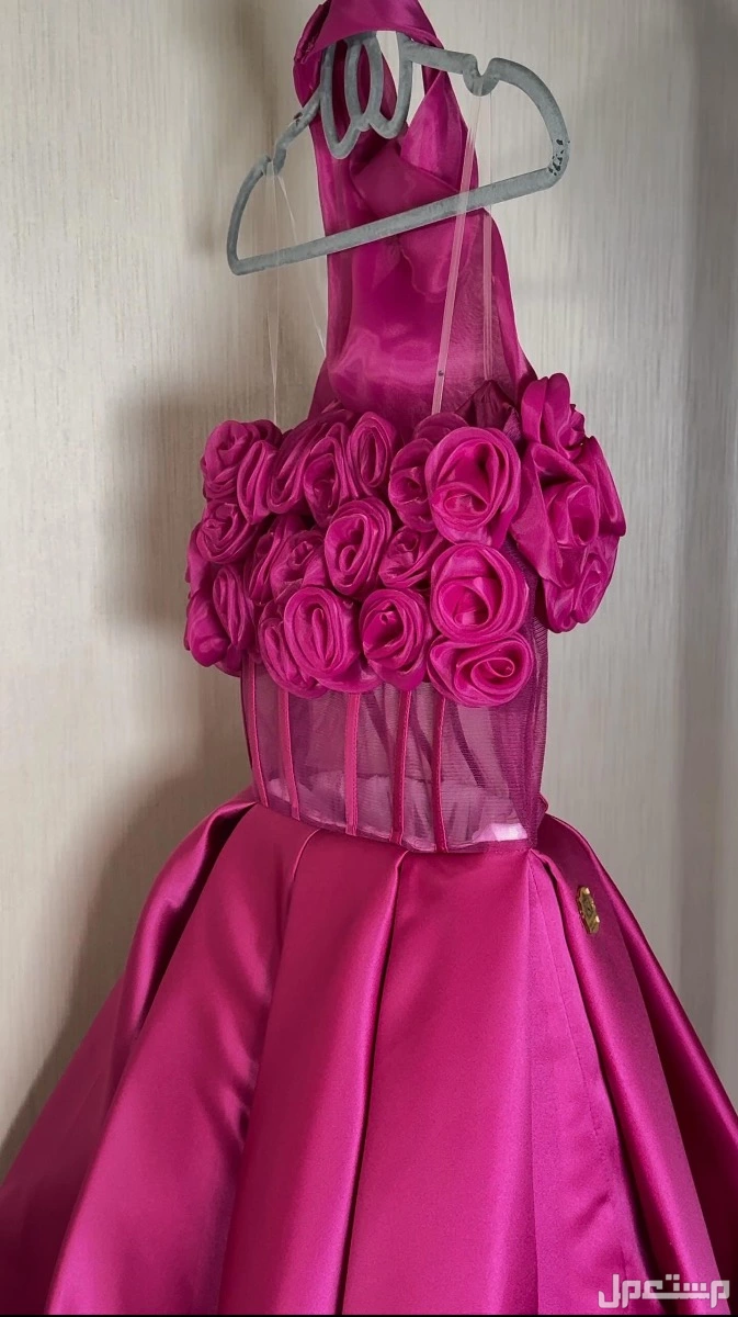 فستان من مصممه في جدة بسعر 900 ريال سعودي