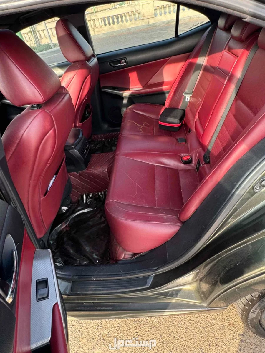 لكزس IS 2015 مستعملة للبيع في ينبع البحر بسعر 55 ألف ريال سعودي