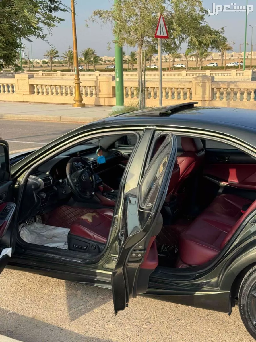 لكزس IS 2015 مستعملة للبيع في ينبع البحر بسعر 55 ألف ريال سعودي