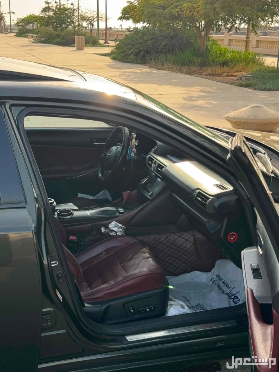 لكزس IS 2015 مستعملة للبيع في ينبع البحر بسعر 55 ألف ريال سعودي