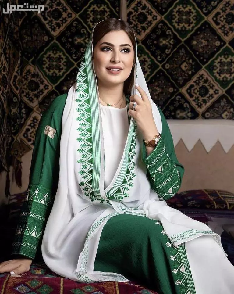 أفكار مكياج لليوم الوطني السعودي 95.. وخطوات تطبيقه على الوجه ملابس باللون الأخضر والأبيض