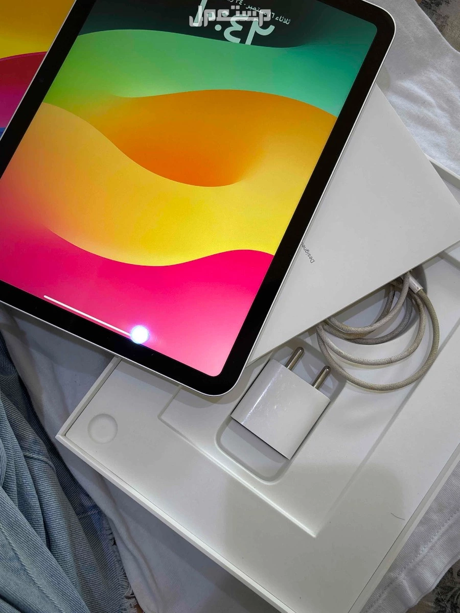 •	iPad 10 جيل عاشر شبه جديد مع كرتونه وشاحنه  ماركة أبل في مكة المكرمة بسعر ألف ريال سعودي