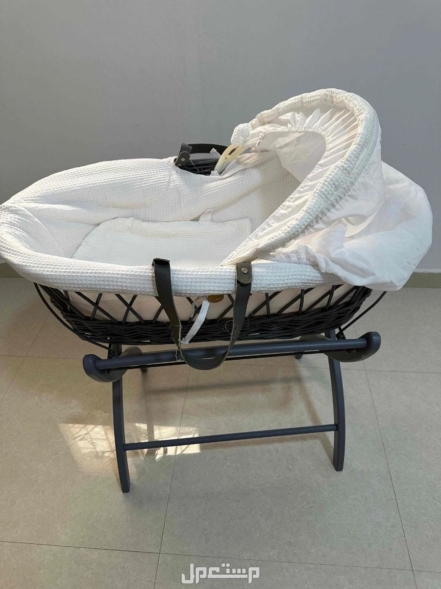 سرير مولود فخم جديد  في الخبر بسعر 150 ريال سعودي