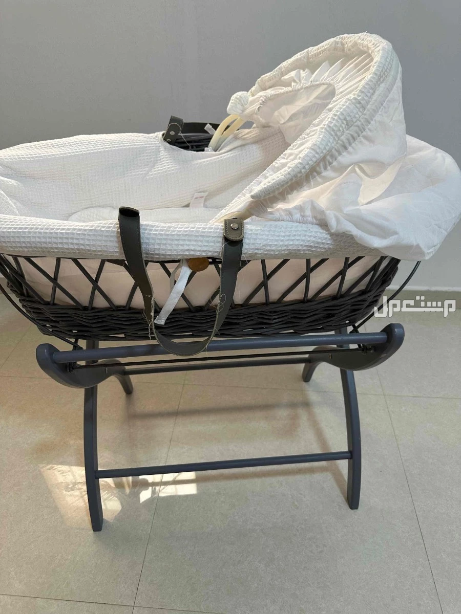 سرير مولود فخم جديد  في الخبر بسعر 150 ريال سعودي
