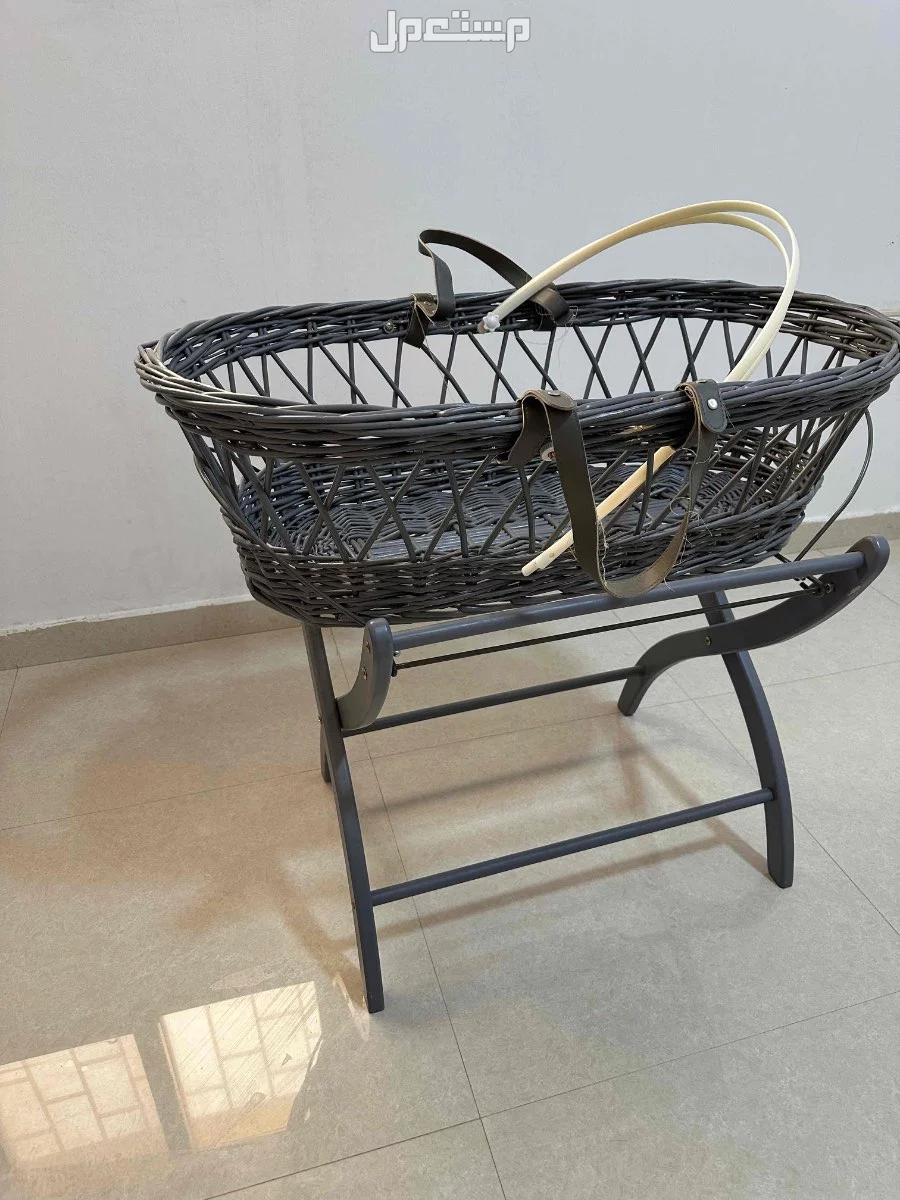 سرير مولود فخم جديد  في الخبر بسعر 150 ريال سعودي