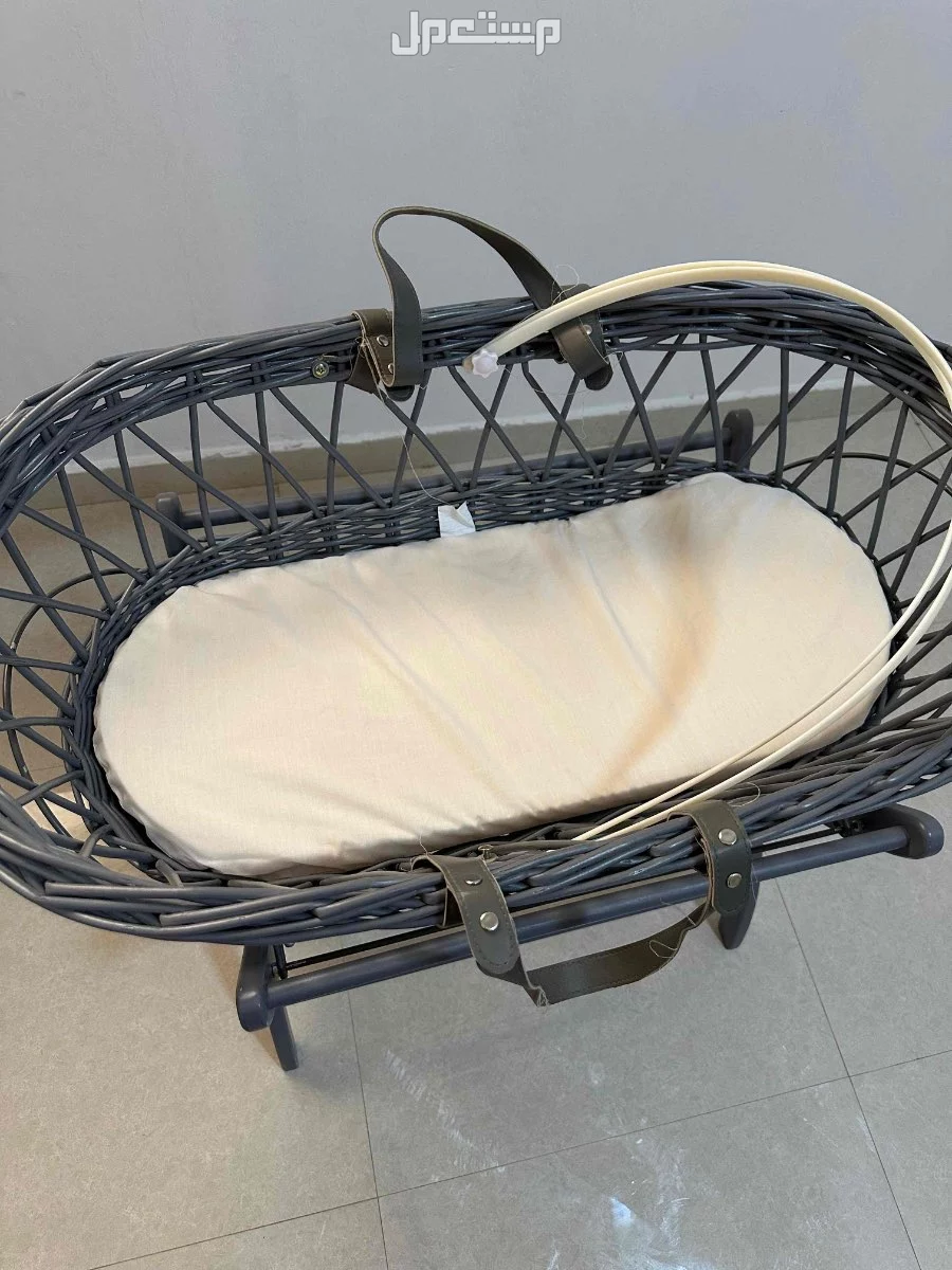 سرير مولود فخم جديد  في الخبر بسعر 150 ريال سعودي