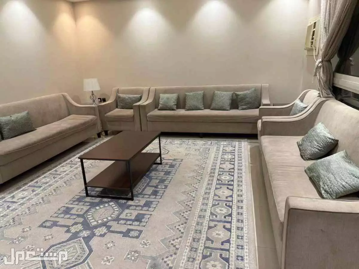 كنب للبيع نظيف بسعر 700 في الرياض