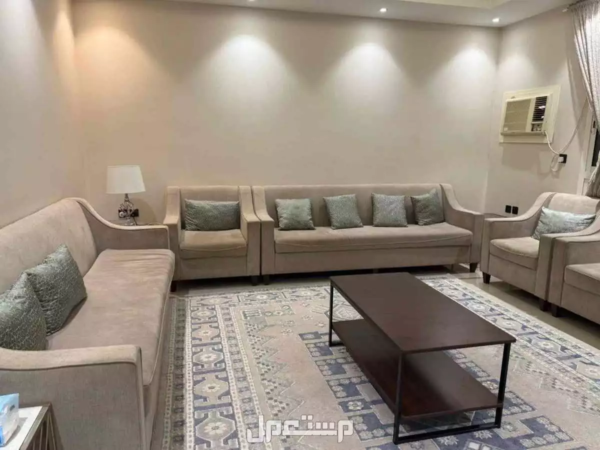 كنب للبيع نظيف بسعر 700 في الرياض