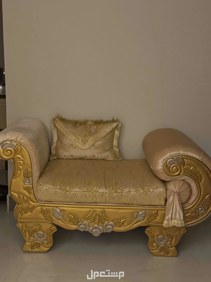 كنب للبيع في الرياض بسعر ألف ريال سعودي