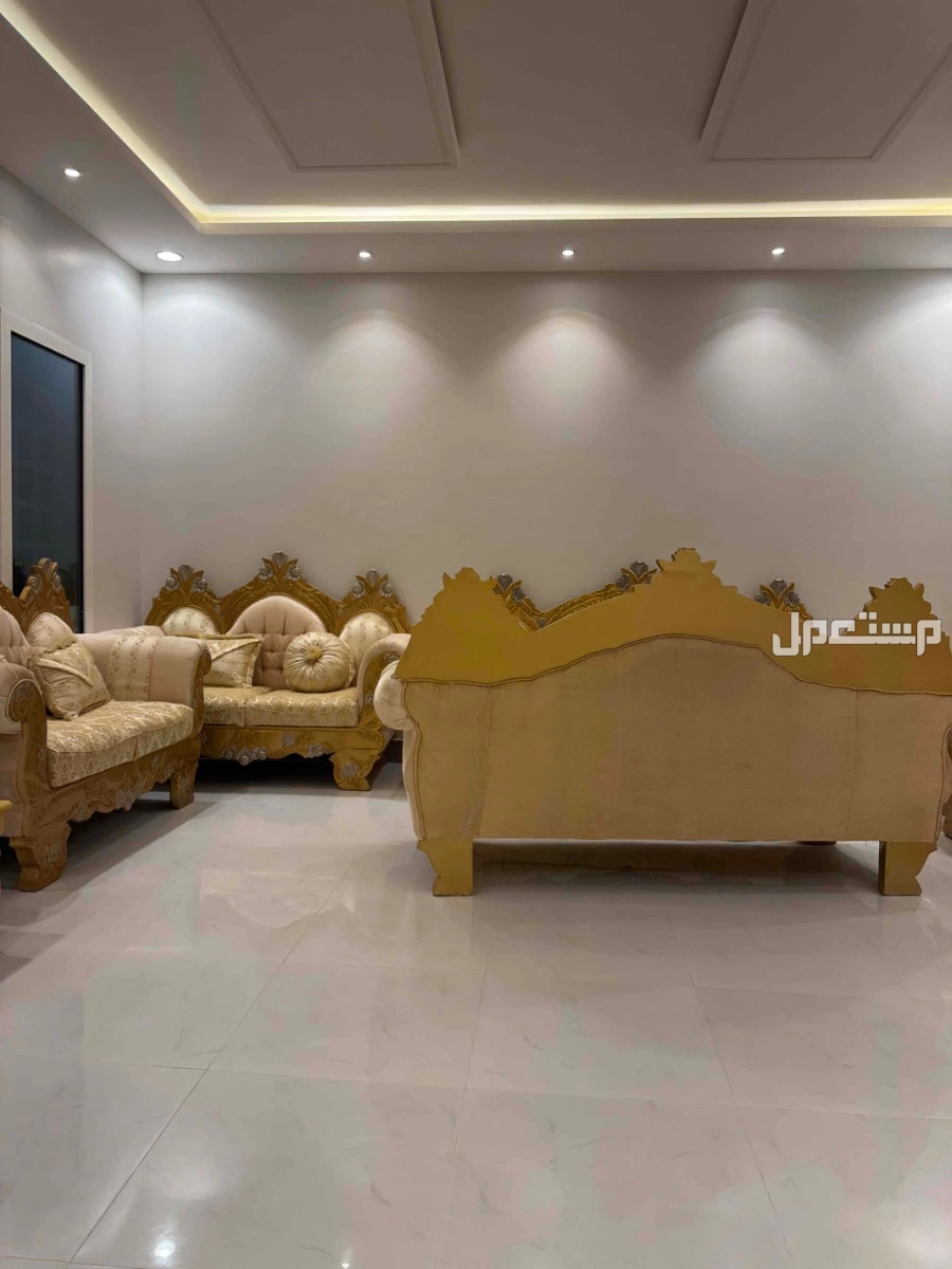 كنب للبيع في الرياض بسعر ألف ريال سعودي